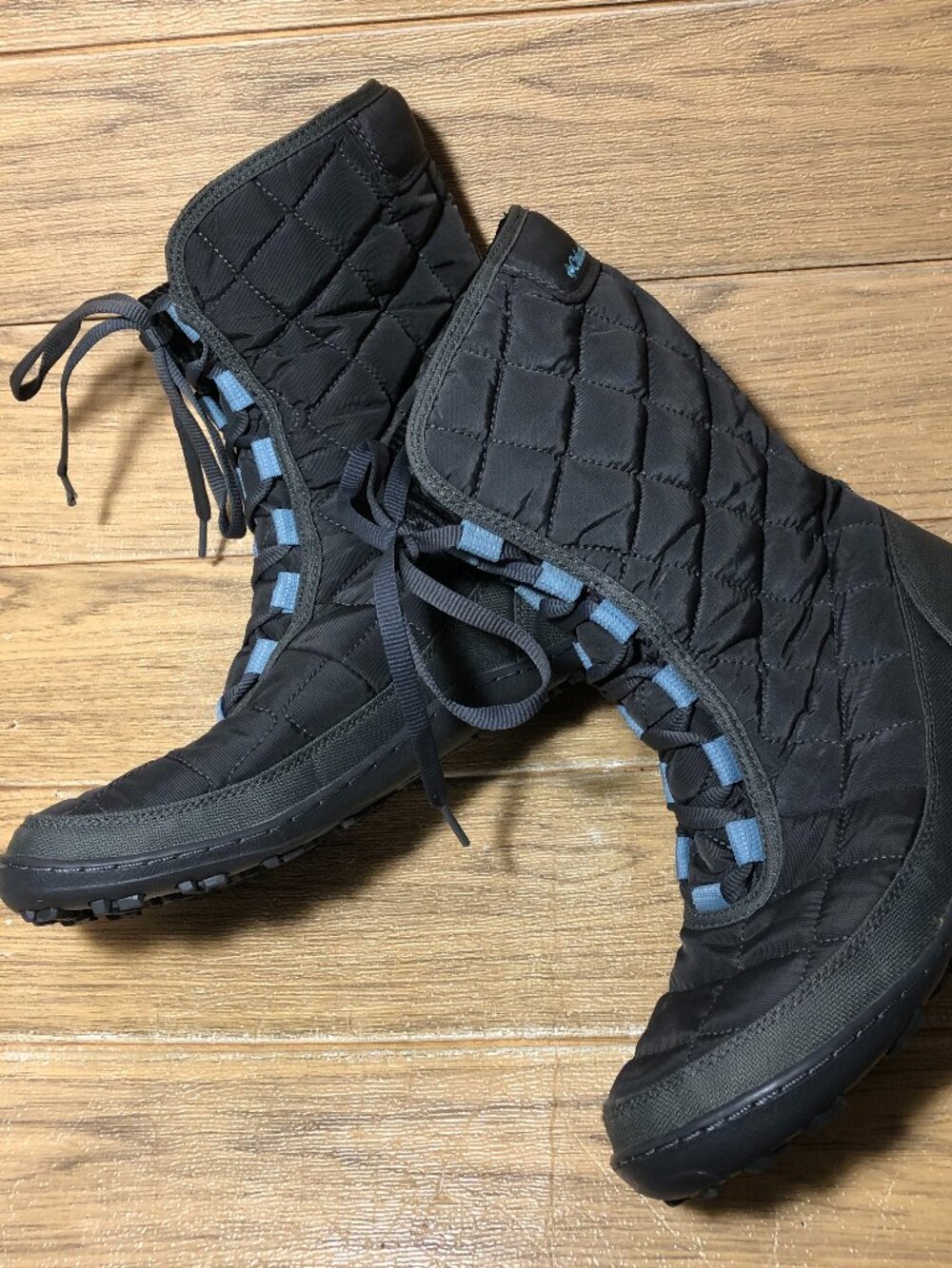 Columbia women gray and blue lace up boots, lightweight fabric, 10